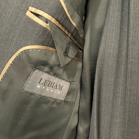 Lubiam Studio Gray Suit with Purple/Blue Stripes - Picture 4 of 4
